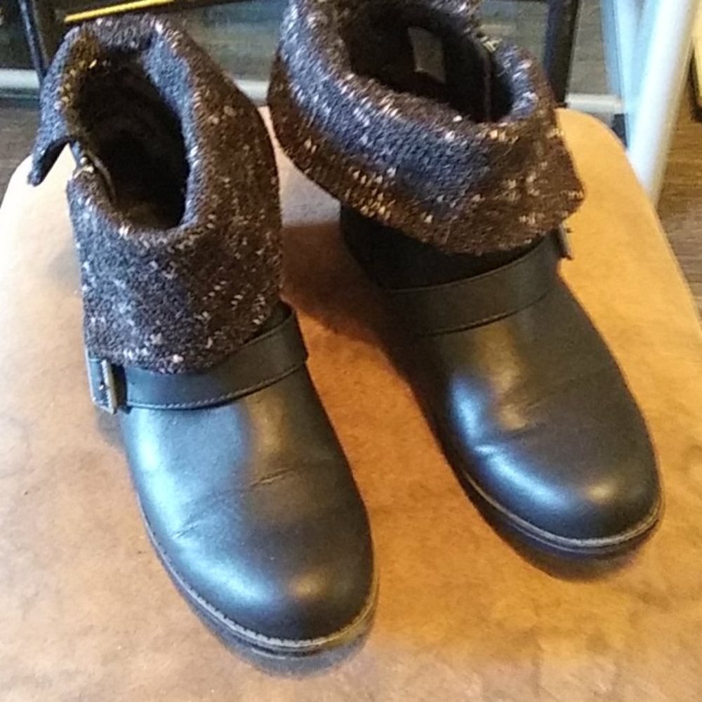 Black rocket dog boots for woman